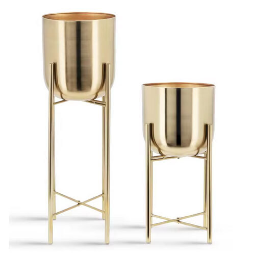 Wholesale Supply Decorative Metal Flower Pots and Planters Indoor and Outdoor Garden Containers Available in Custom Sizes