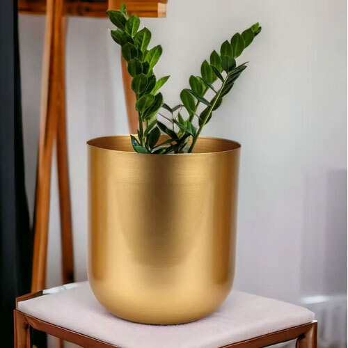Wholesale Supply Decorative Metal Flower Pots and Planters Indoor and Outdoor Garden Containers Available in Custom Sizes