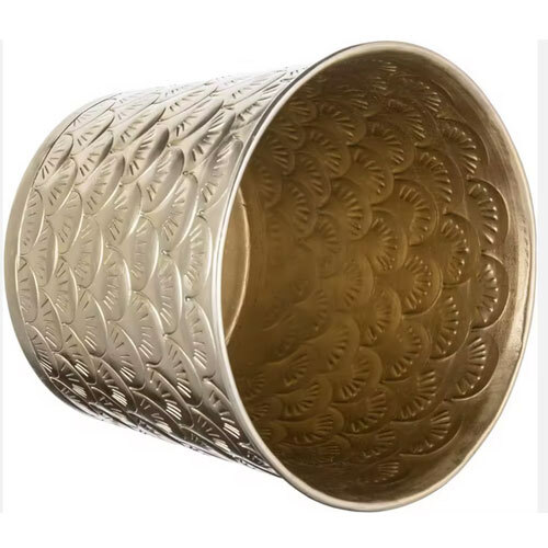 High Strength & Weather Proof Material Metal Planters For Indoor And Outdoor With Beautiful Round Shape For Exports Selling - Color: Golden
