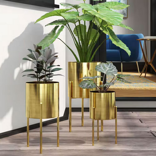 Metal Flower Pots & Planters - Color: Golden