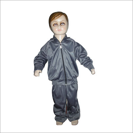 बच्चों द्वारा पहने हुए