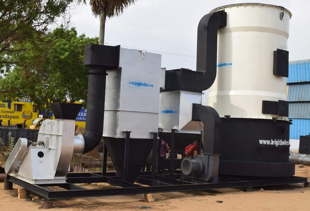 ठोस ईंधन से चालित थर्मिक द्रव हीटर -