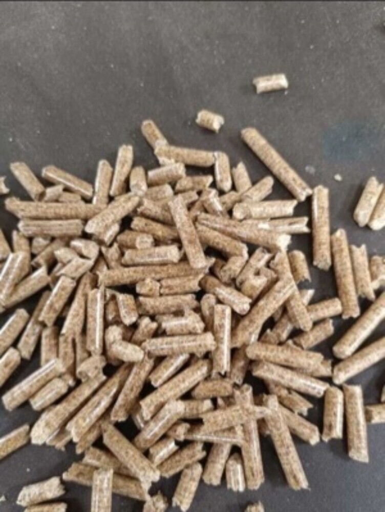 Premium Pine Wood Pellet - Ash Content (%): 1 %