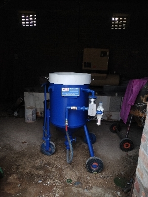 Abrasive Blasting Machine - Capacity: 500 Short Capecity Kg/Hr