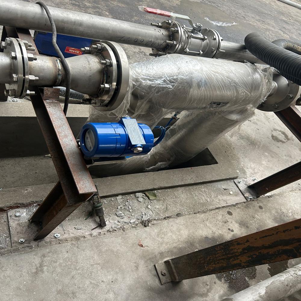 Coriollis mass flow meter