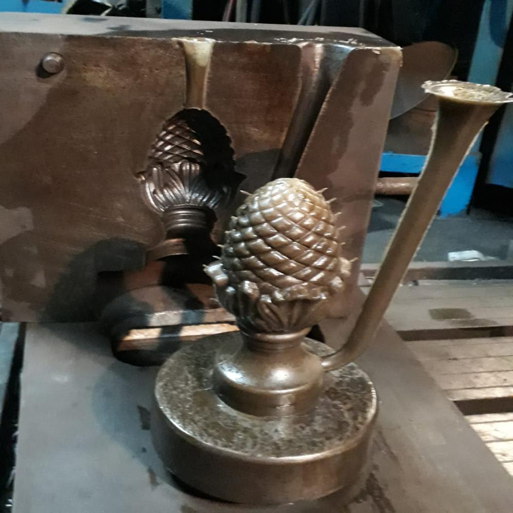 Gravity Die - Application: Aluminum Molding.