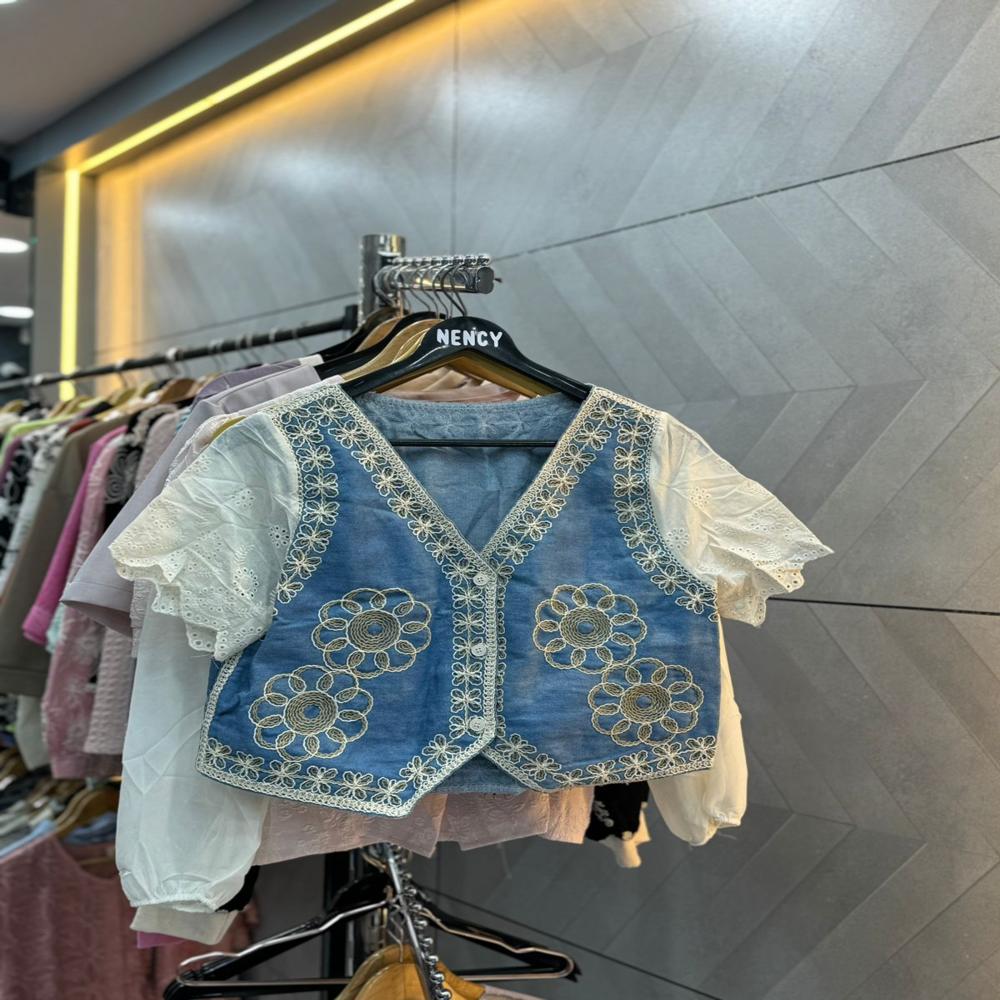 Ladies Top - Cotton, All Sizes Available, Different Colors , Trendy Design With Printed Pattern And Customizable Logo Option