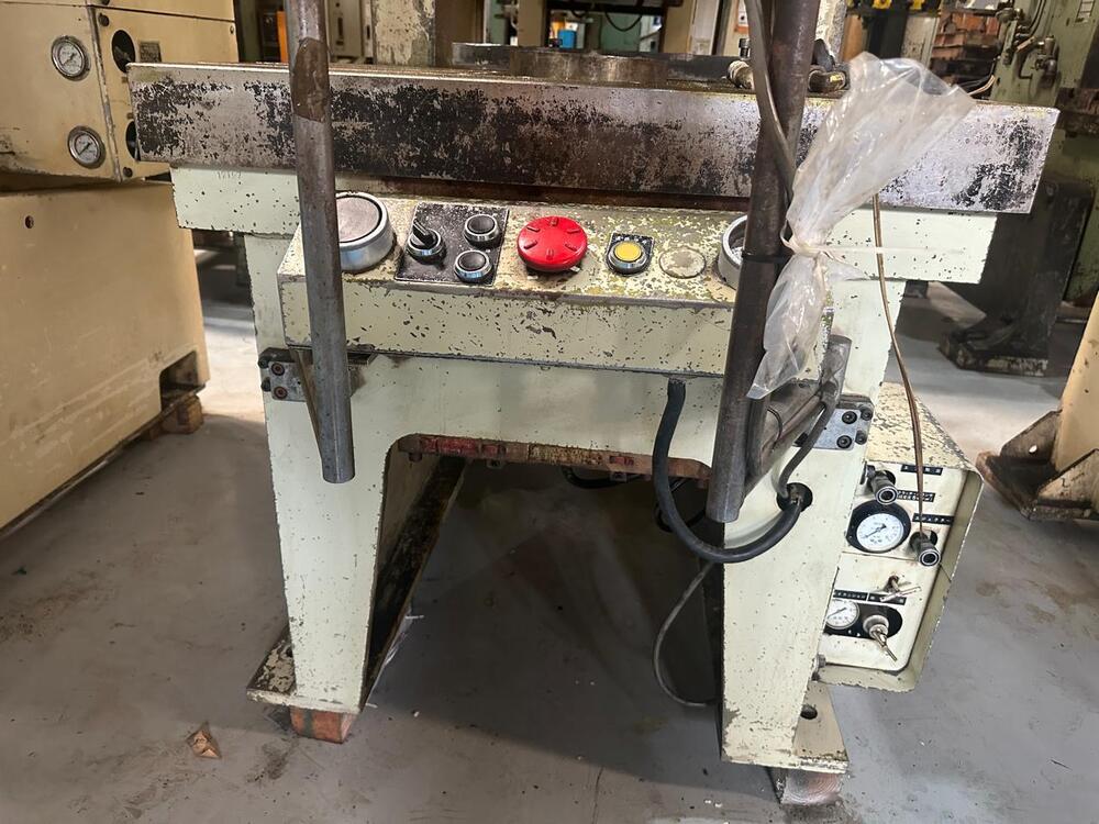 1748 KOMATSU  C FRAME SINGLE CRANK PRESS