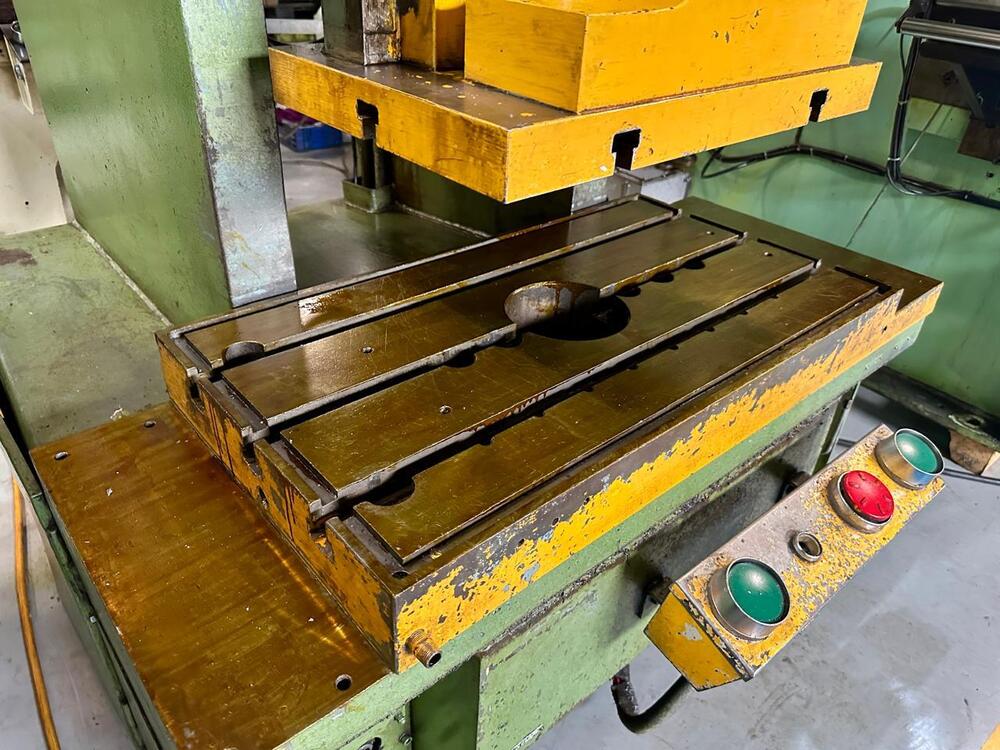 1772 Aida C Frame Single Crank Press - 45 Ton Capacity, 140mm Stroke, 300mm Die Height, 60mm Adjustment, 5090 Spm, 410 X 340mm Slide, 830 X 465mm Bolster