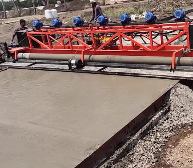 Roller Screed Paver Machine