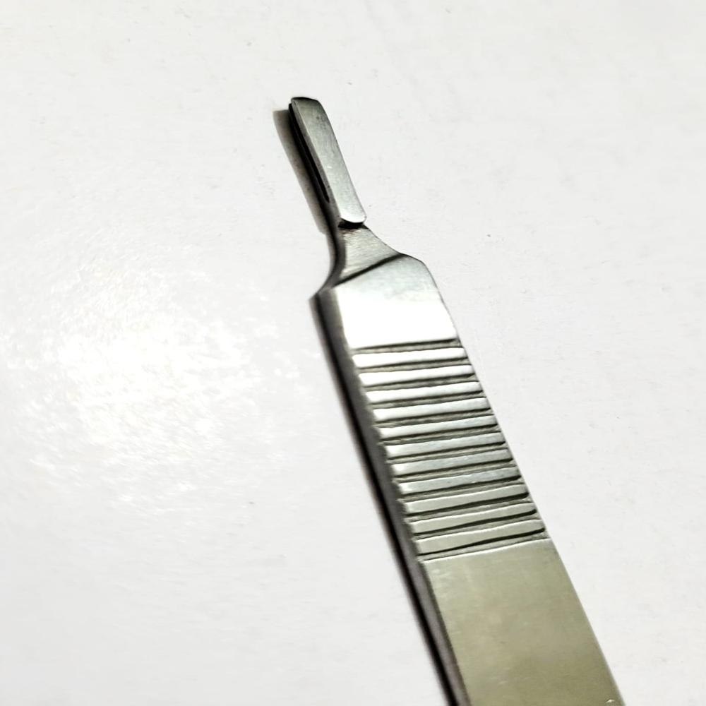 Bp Handle No. 3 - Stainless Steel, 127 Mm Length, Silver Finish | Manual Operation, Textured Grip For Enhanced Control, Sterile Packaging