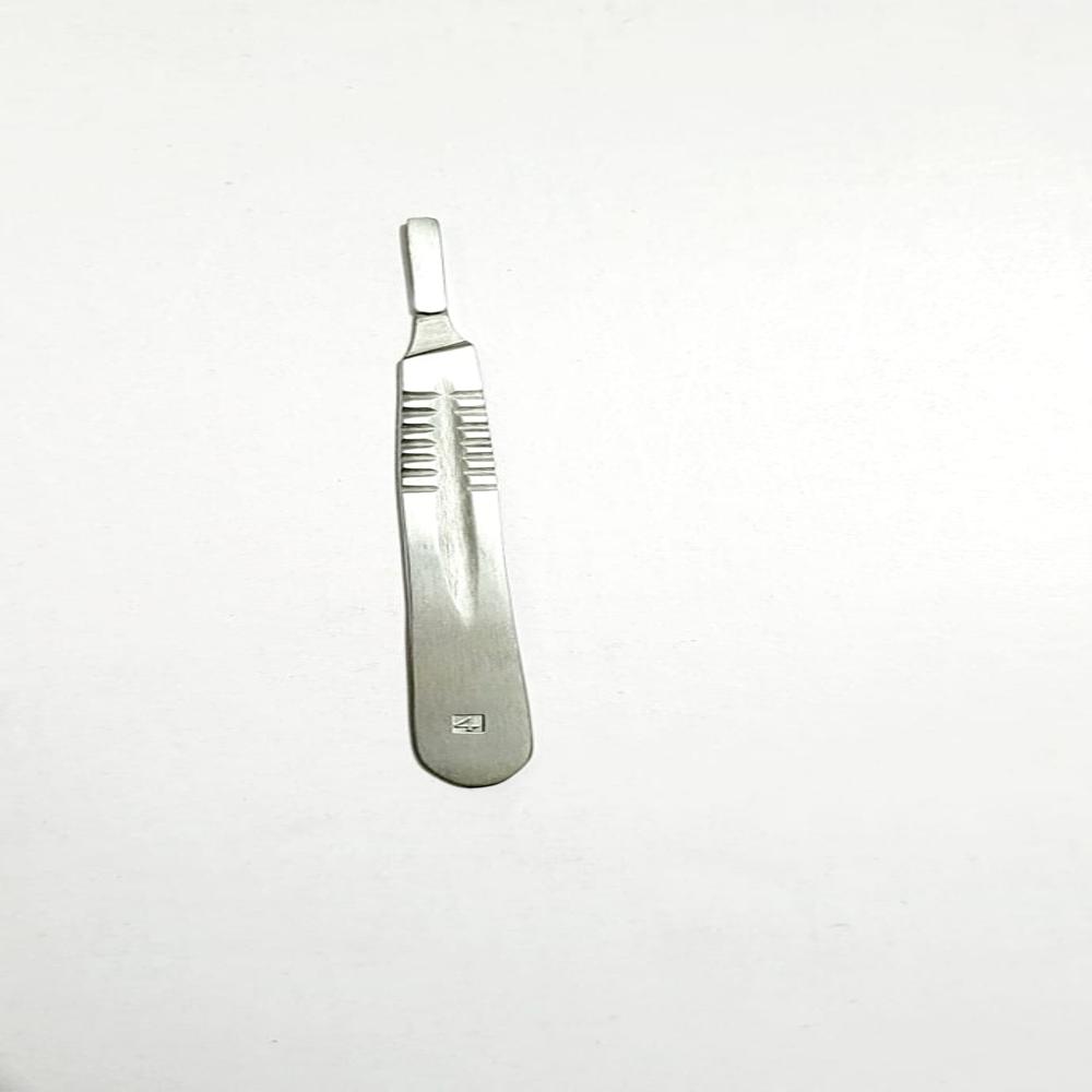 BP HANDLE NO. 4 - Stainless Steel, 13.5 cm Length, Silver Color | Ergonomic Design, Non-Slip Grip, Compatible with Blades No. 20-25