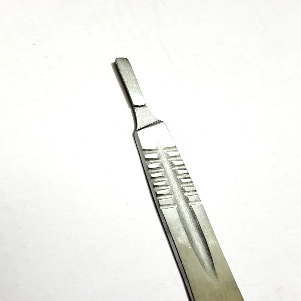 Bp Handle No. 4 - Stainless Steel, 13.5 Cm Length, Silver Color | Ergonomic Design, Non-slip Grip, Compatible With Blades No. 20-25