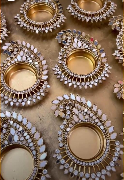 DECORATIVE TEA LIGHTS 