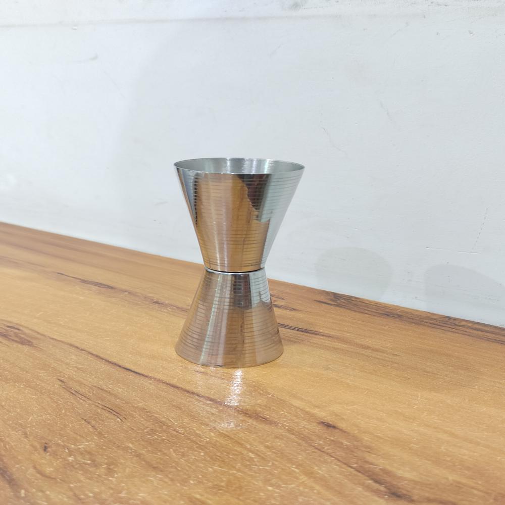 304 Stainless Steel Bar Accessories Metal Bar Jigger Measuring Cocktail Shot Glass Double Side Drinks Cup Bar Tools - Color: Silver