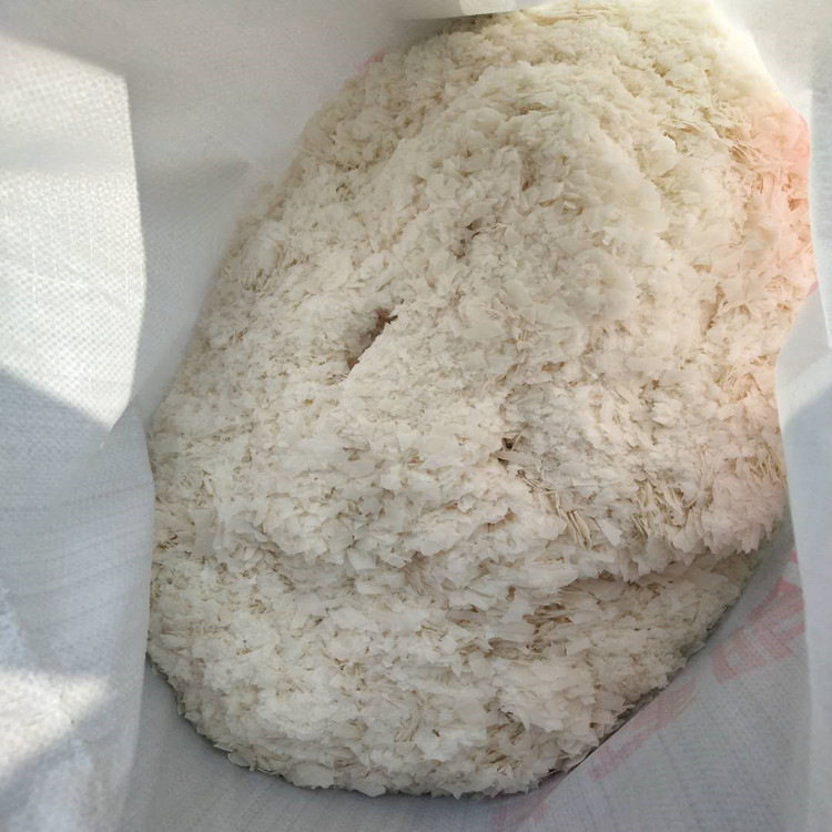 Glyceryl Monostearate - Purity 95%-99%, Sharp Smell, Poisonous | Industrial Applications, Insoluble In Water, Room Temperature Storage, 6-12 Months Shelf Life