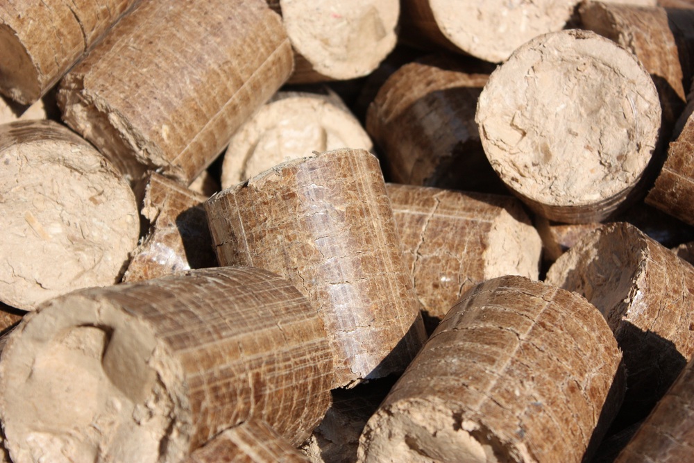 Biomass Briquettes - Fixed Carbon: 15-20 %