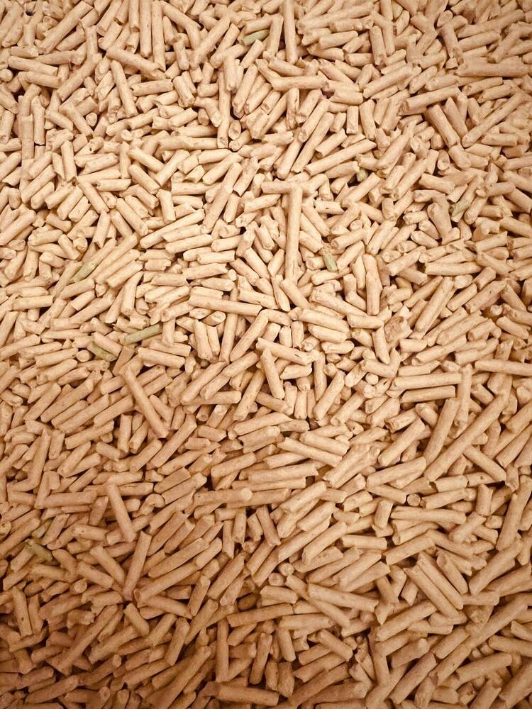 Biomass Pellets - Fixed Carbon: 15-20 %