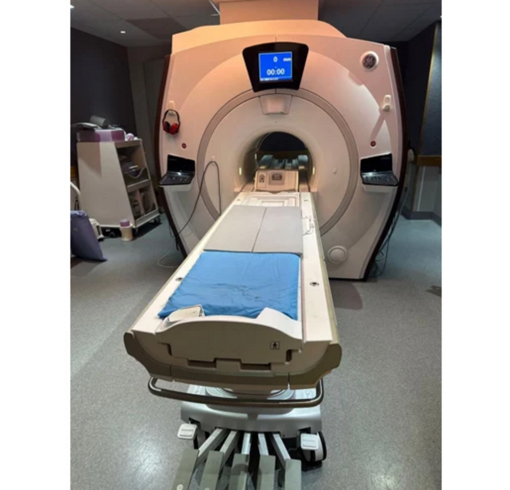 3.0 T MRI GE Machine