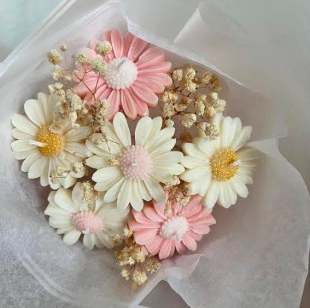 Flower Bouquet Scented Candle - Features: High Quality