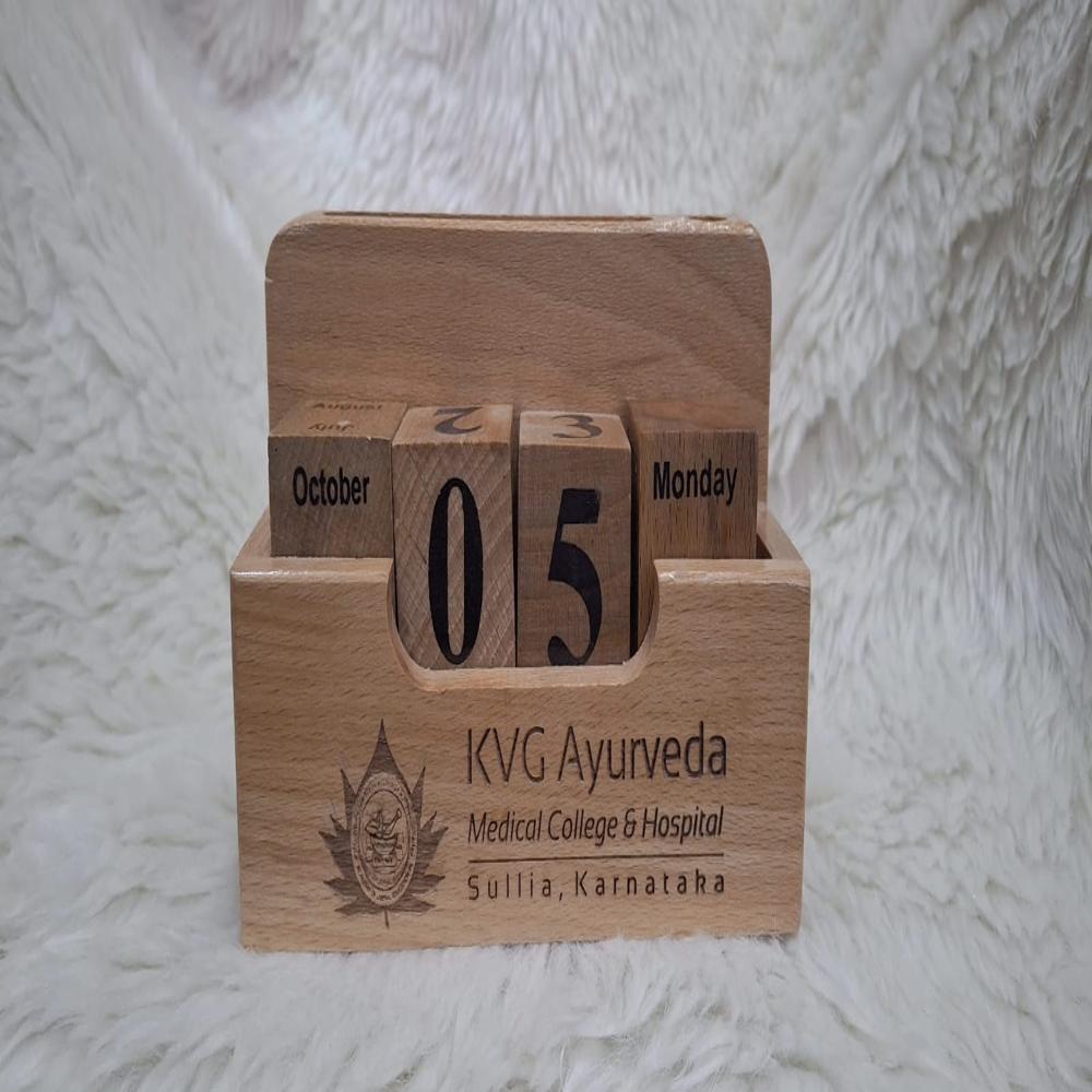 Perpetual Wooden Calendar DW 5202