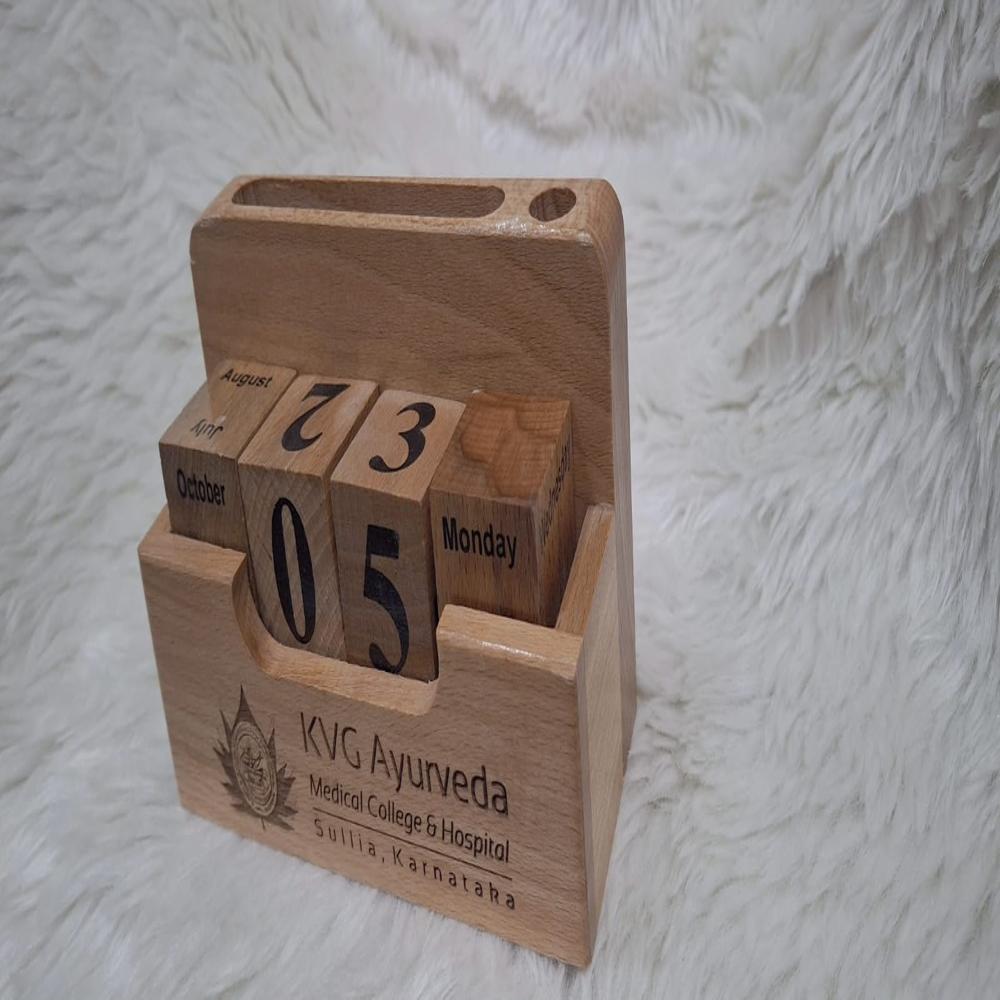 Perpetual Wooden Calendar DW 5202