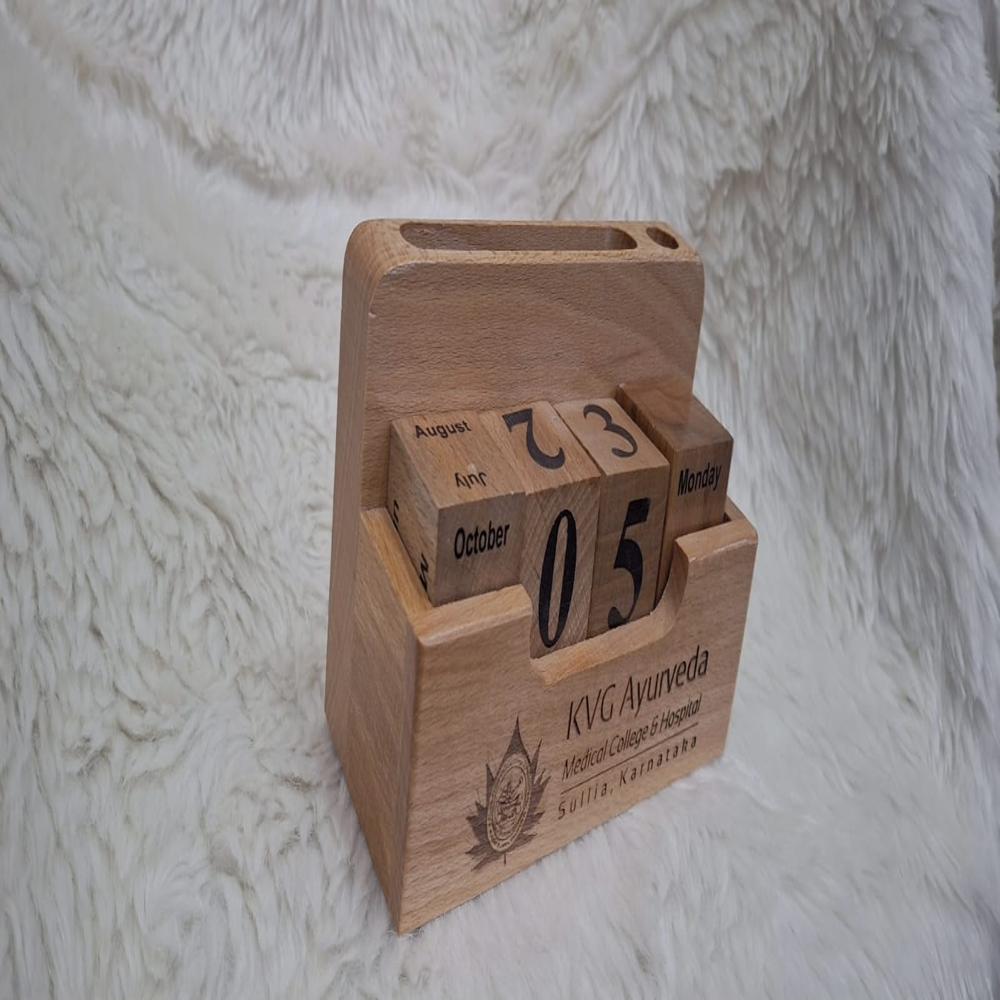 Perpetual Wooden Calendar DW 5202