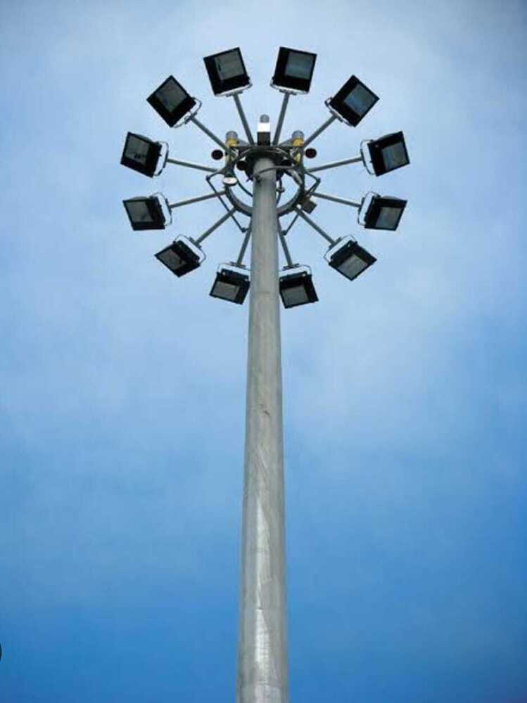 Maintenance Work On High Mask Pole