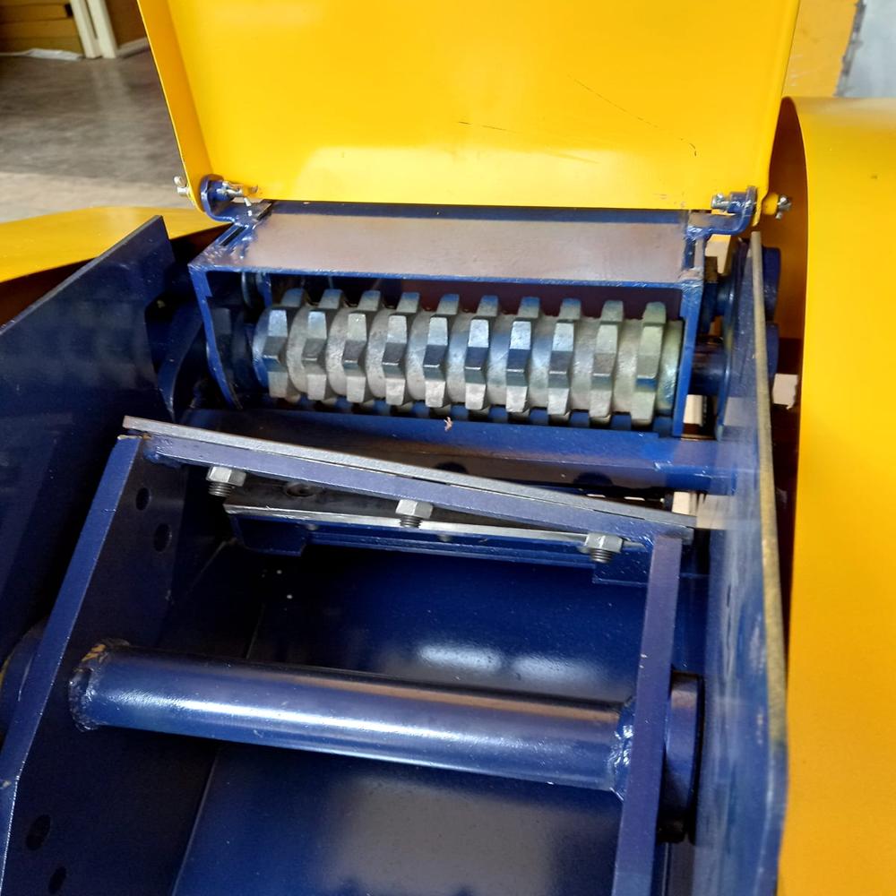 Milk Master Chaff Cutter - Color: Yrllow