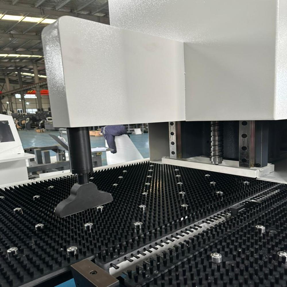 Panel Bender Machine - Automatic Grade: Automatic