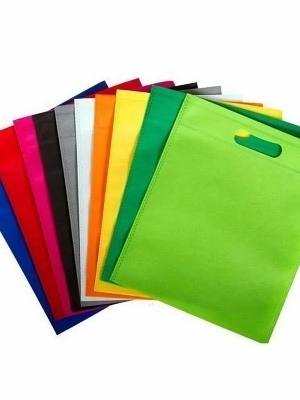 D Cut NON WOVEN BAGS