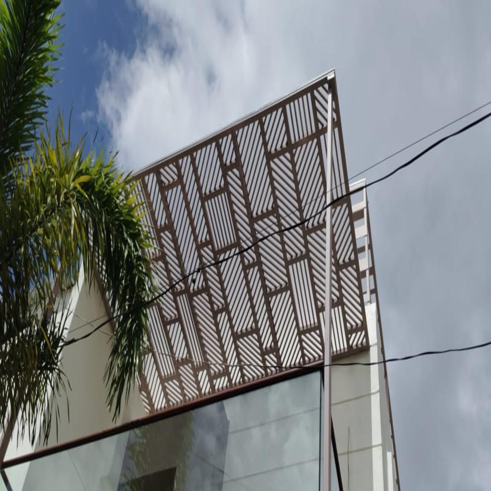 Polycarbonate Sheet - Features: Durable