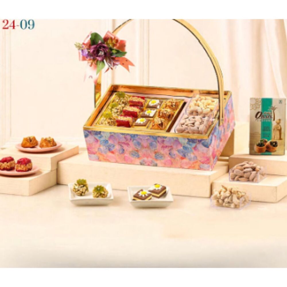 Oasis Diwali Gold Baklawa Hamper - Features: Premium Quality
