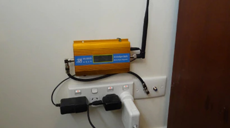 Mobile Signal Booster - Color: Yellow