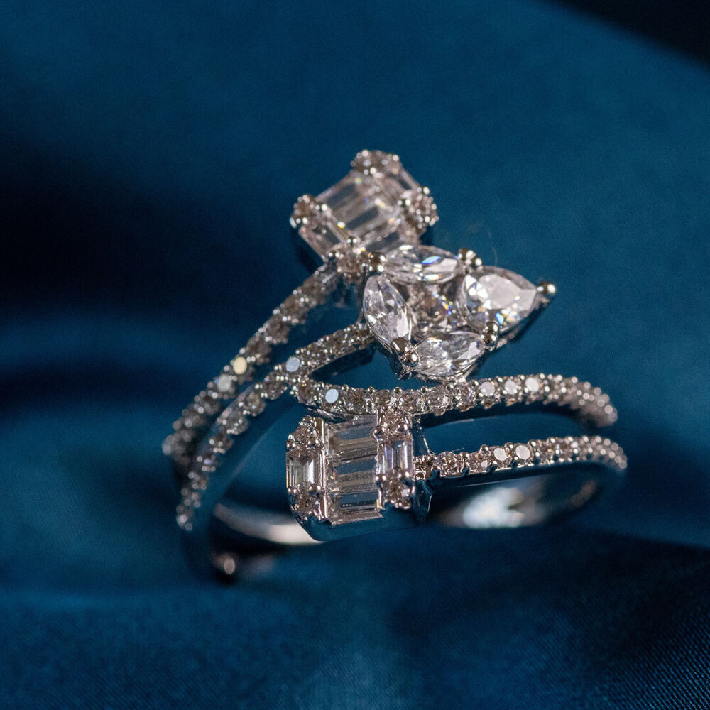 Peacock Design Diamond Ring - Color: White
