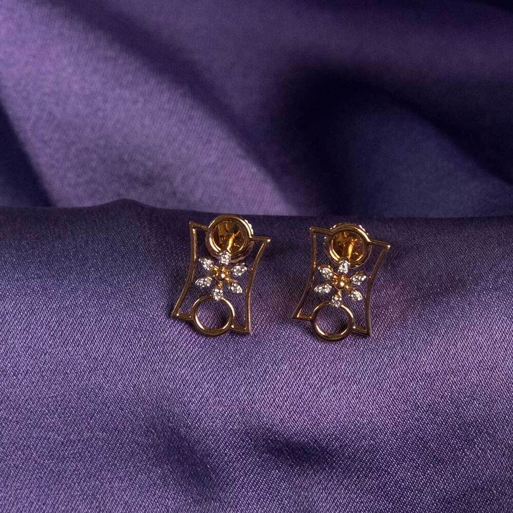 Gold And Diamong Earring - Color: Golden