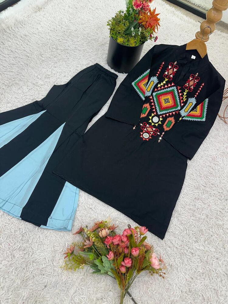 2 Pieces Stylish Suit - Bust Size: 44 Inch (In)