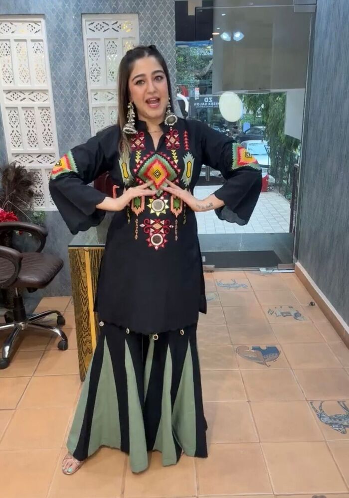 2 Pieces Stylish Suit - Bust Size: 44 Inch (In)