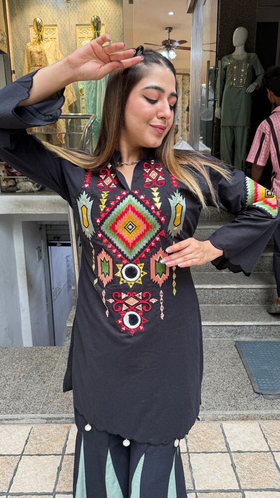 2 Pieces Stylish Suit - Bust Size: 44 Inch (In)