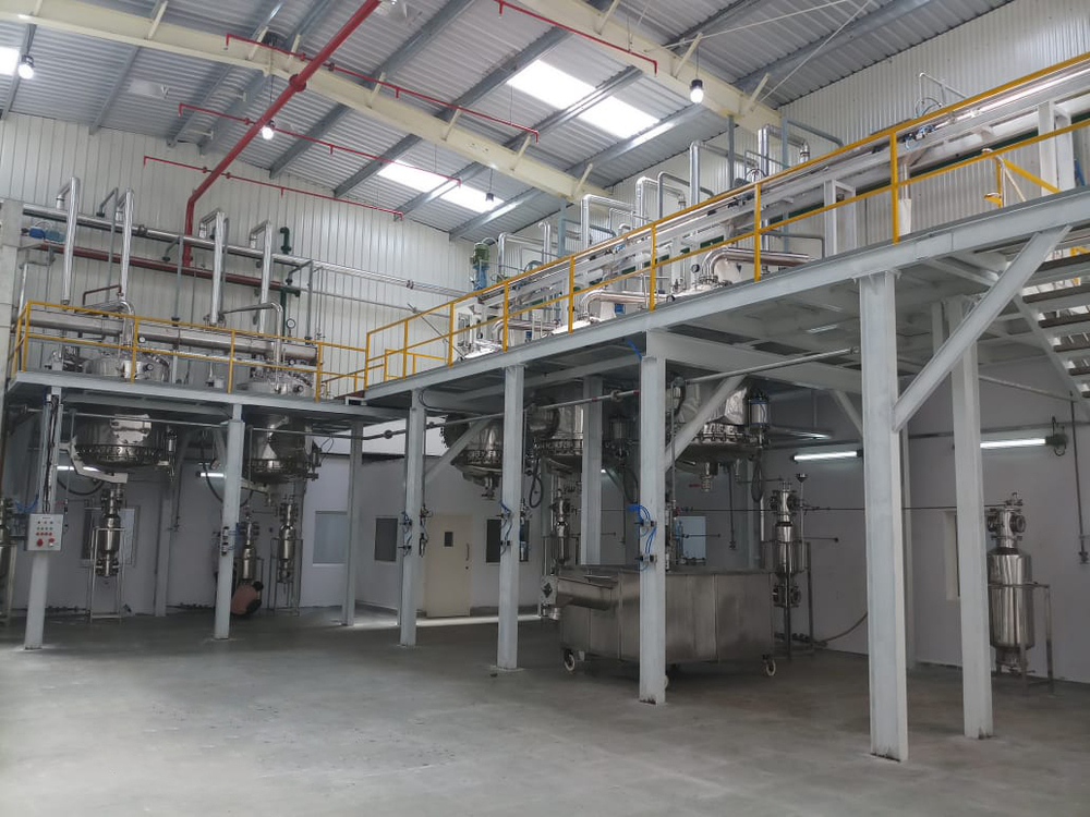 Essential Oil Distillation Plant - Capacity: 1000 Ton
