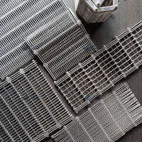 Ss Conveyor Belt - Stainless Steel, Standard Size, Polished Silver Finish | Manual Power, Flat Structure, Industrial Applications