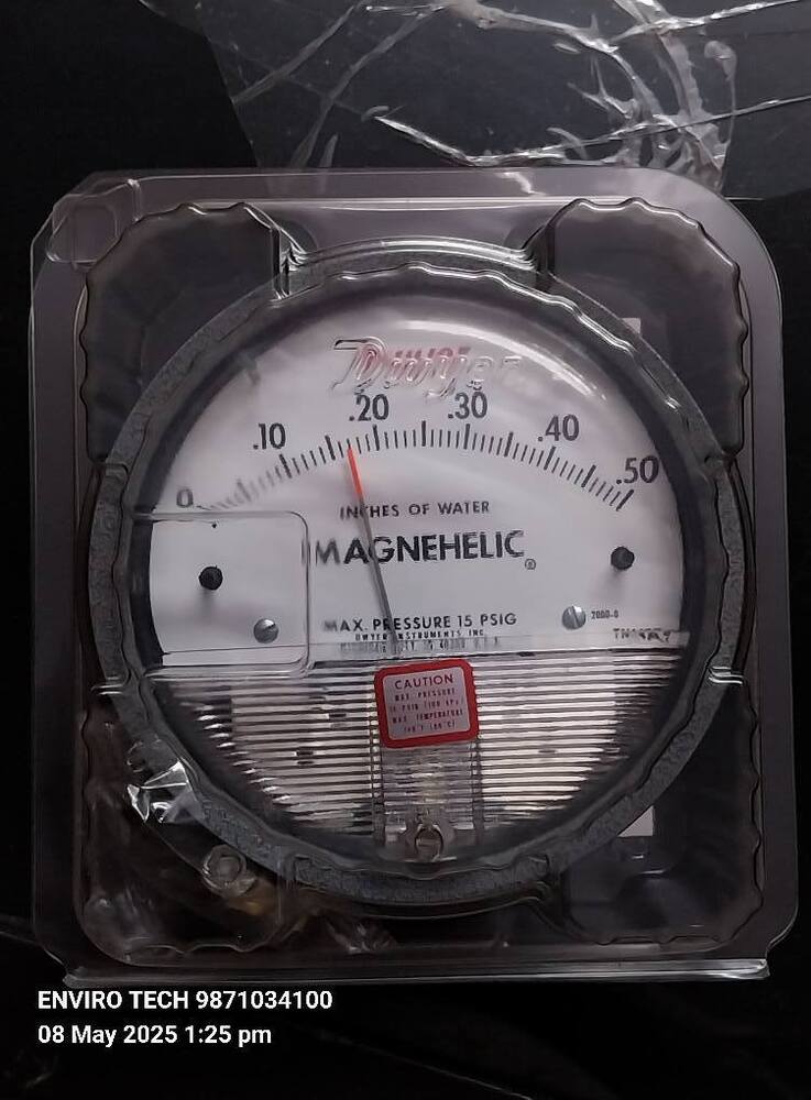 DWYER 2000-0 Magnehelic Differential Pressure Gauge Range 0-0.5 Inch WC
