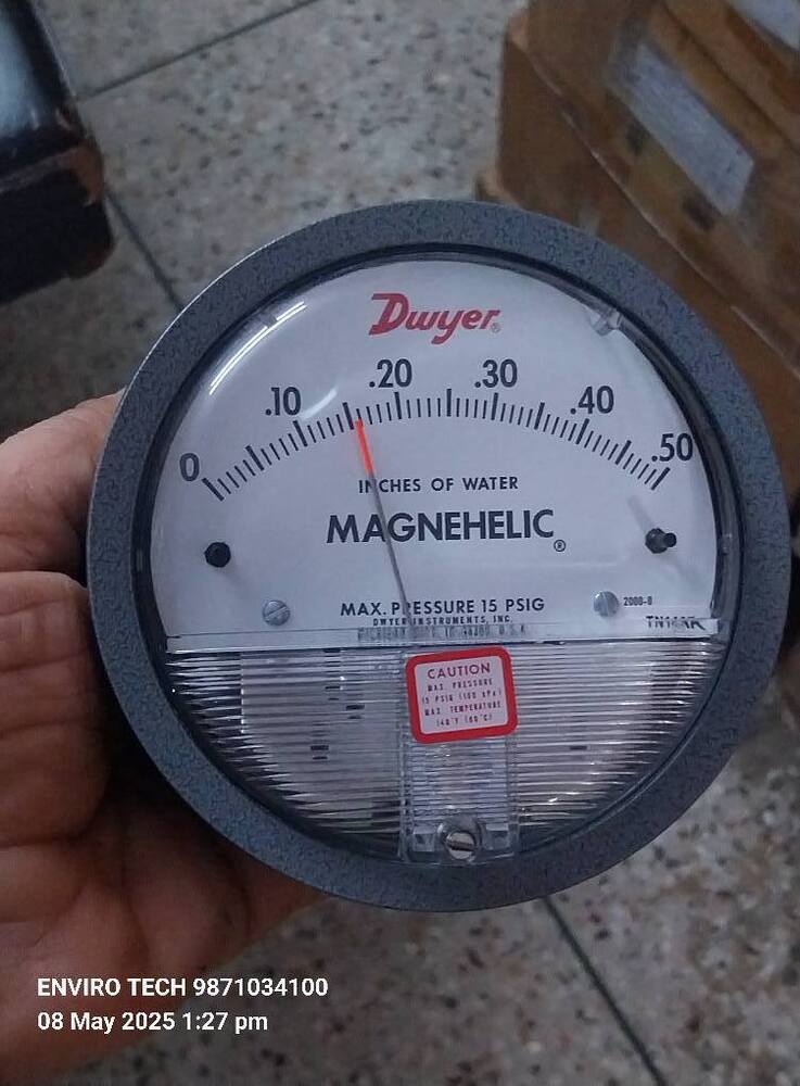 DWYER 2000-0 Magnehelic Differential Pressure Gauge Range 0-0.5 Inch WC