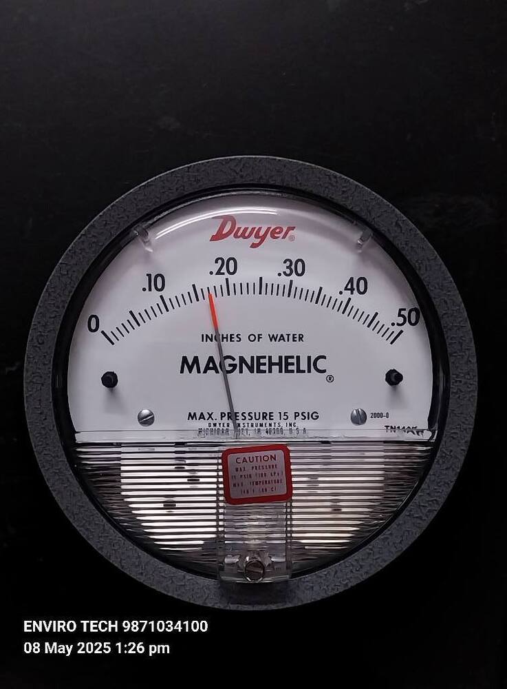 DWYER 2000-0 Magnehelic Differential Pressure Gauge Range 0-0.5 Inch WC