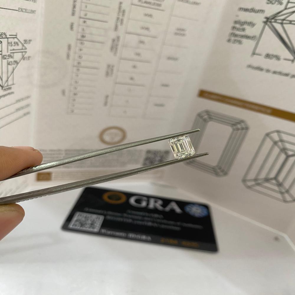 GRA certified Emerald cut Moissanite Diamond D VVS1 Excellent Cut For Jewellery