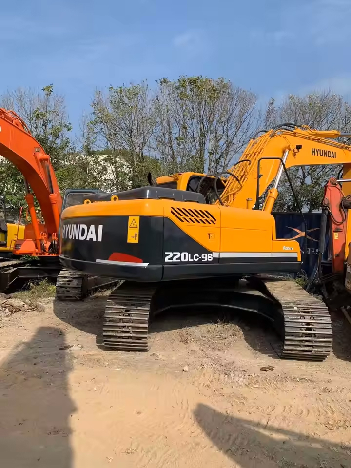220Lc Excavator Digger - Capacity: Upto 3 Ton