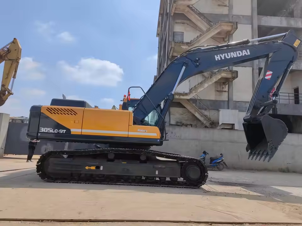 305Lc Excavator Digger - Capacity: Upto 4 Ton