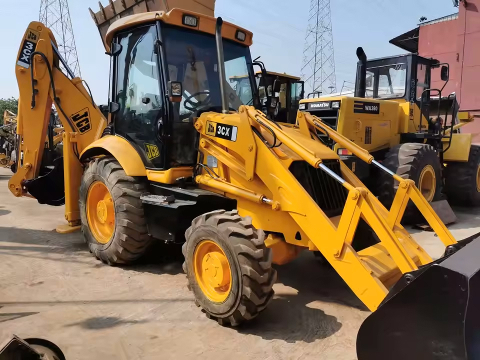 3cx Backhoe Loader - Capacity: Upto 3 Ton