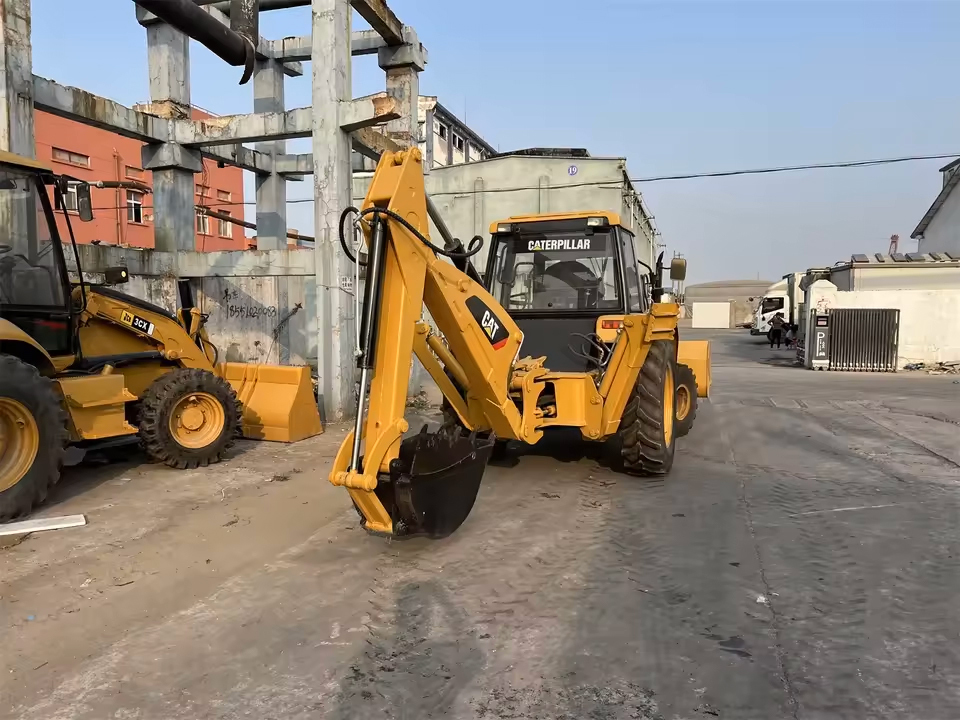 420f Backhoe Loader - Capacity: Upto 4 Ton