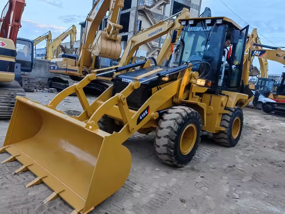 Caterpillar Backhoe Loader - Capacity: Upto 3 Ton